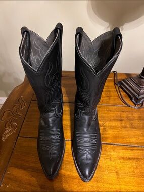 Corral Black Men's Western Cowboy Boots with Embroidered Stitching